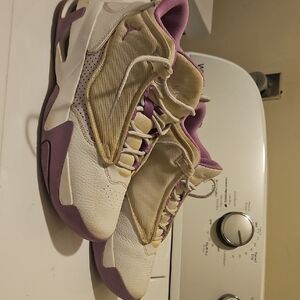 Jordan Max Aura 4 - 7Y Cream and Purple Sneakers